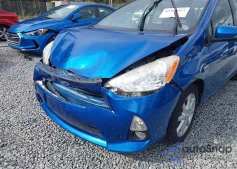 2013 Toyota Prius C Four из США, поврежденный, VIN JTDKDTB38D1058363
